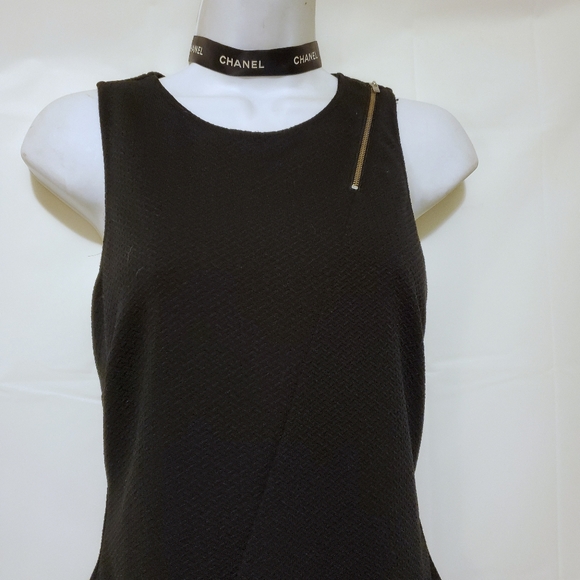 TROUVE Black Textured Asymmetrical Zipper Tank Top - Picture 4 of 10